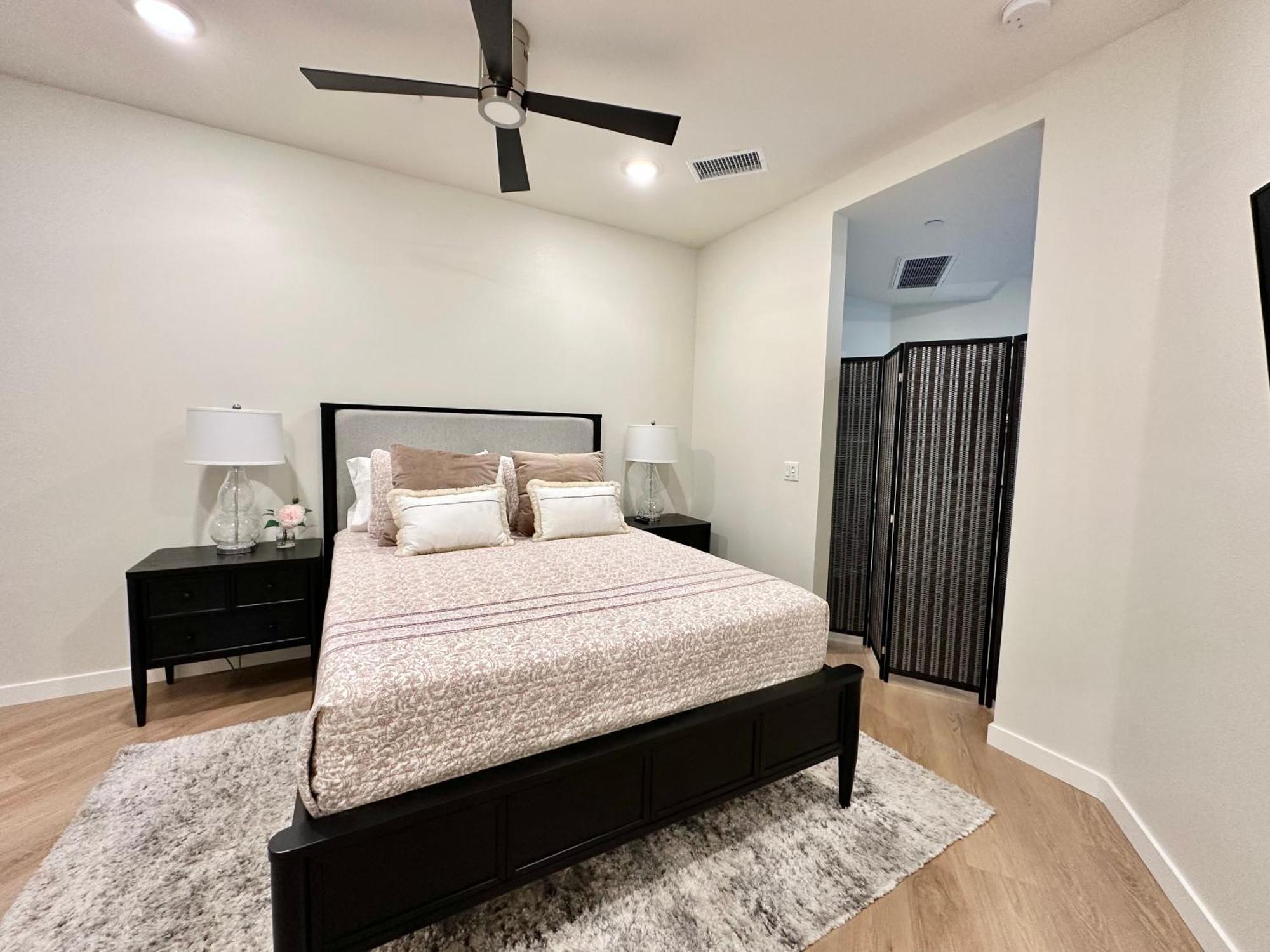 Nimitz Crossing Luxury Residences San Diego Room photo